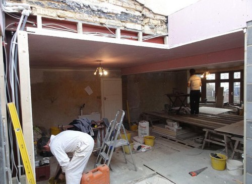 拉金本以为只需要2周时间就能改造完成，但最终工期却延长到6个月。（网页截图）