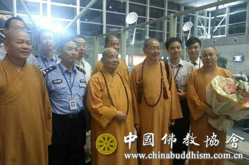 出席第四届世界佛教论坛的海内外佛教代表和嘉宾陆续抵达无锡报到参会2