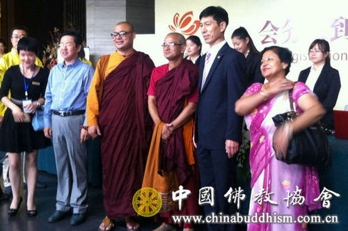 出席第四届世界佛教论坛的海内外佛教代表和嘉宾陆续抵达无锡报到参会3