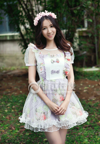 “美女博士”街头卖炒饭