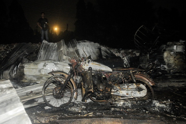 广东东莞发生火灾 疑黑油窝点爆炸 8