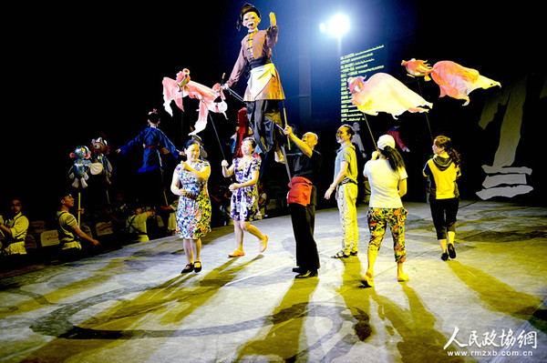 李泗元的表演技巧，让徒弟叹服也令同行刮目。_副本