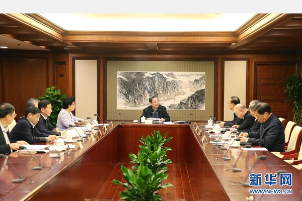 10月30日，中共全国政协党组召开会议，专题学习贯彻党的十八届五中全会精神和《中国共产党廉洁自律准则》《中国共产党纪律处分条例》。中共中央政治局常委、全国政协主席、党组书记俞正声主持会议并讲话。 新华社记者 姚大伟 摄