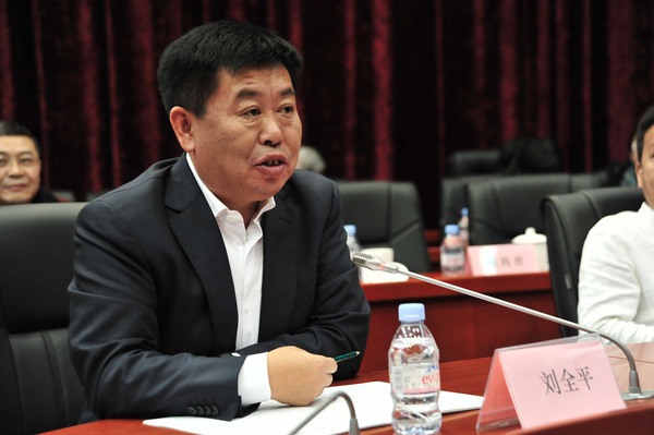 刘全平：山东景芝酒业股份有限公司、齐鲁酒地文化发展股份有限公司董事长