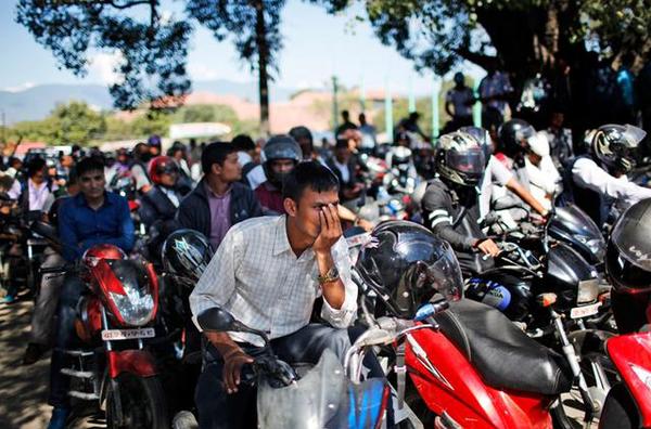 尼泊尔面临油荒首次考虑从中国进口燃料