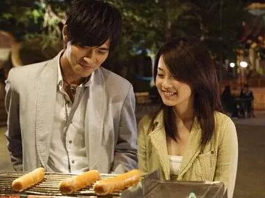 ▲周渝民喻虹渊因拍摄《痞子英雄》结缘