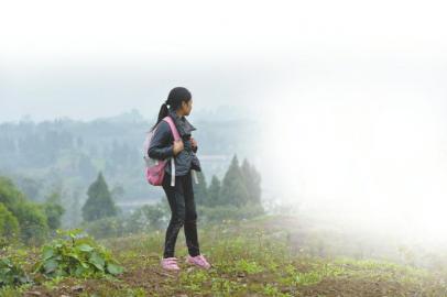 留守女孩写劝父书“爸爸别离婚” 老师看后落泪2