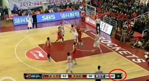 24秒已到，八一的球未碰框。图片来源：视频截图。