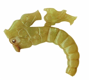 ▲河南三门峡虢国墓地虢仲墓出土 　　西周 龙蚕形玉  虢国博物馆藏