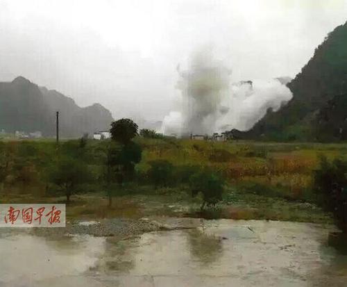高清：村民炒制土炸药引发巨大爆炸 造成5人死亡