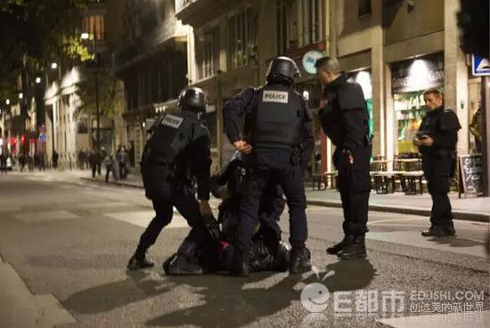 男子冒死求枪手2