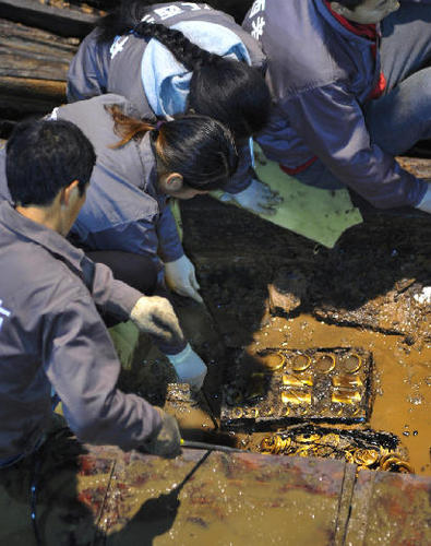 11月17日上午，南昌西汉?；韬钅怪鏖な椅鞑喑鱿质烤说慕鹌鞫眩ㄊ堵硖憬?、两盒金饼等等。