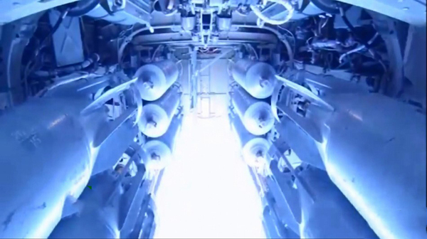 俄军对IS展开第二轮大规?？障?