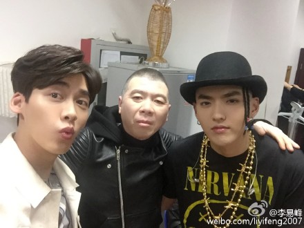 李易峰、冯小刚、吴亦凡合影