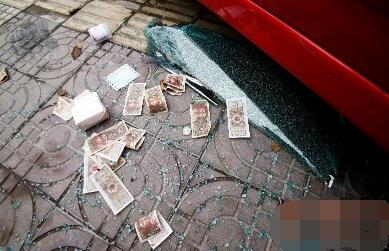 小区50辆车被砸 为何要把车停在路边？车主：一个车位10万元