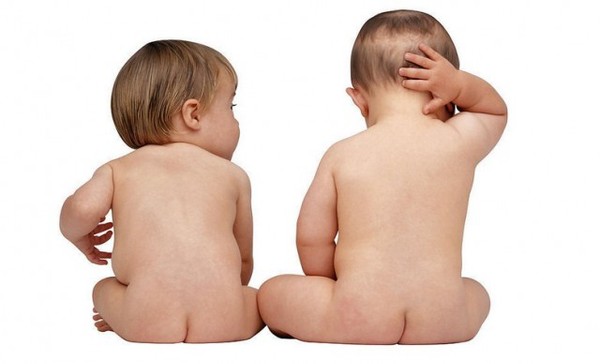 80后二孩妈妈：有点后悔 得卖宝马才能养活老二