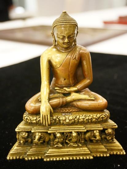 　　11-12世纪， 帕拉王朝，合金黄铜、红铜合铸，白银、红铜镶嵌，高12.5厘米，底宽10.5厘米，原始装藏，著录《俪松居长物志——自珍集》