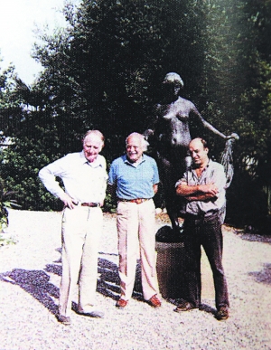 贾可（右）与克劳德的儿子保罗（中）、让的儿子阿兰在一起