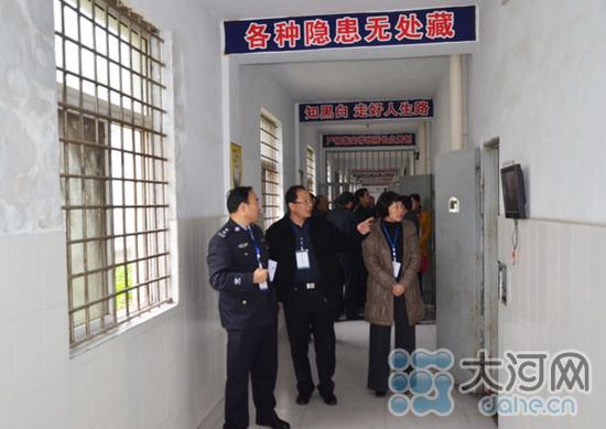 人大代表和政协委员参观