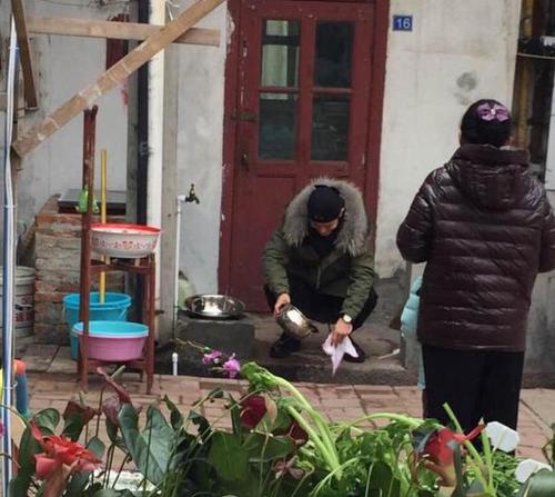 黄晓明现身青岛