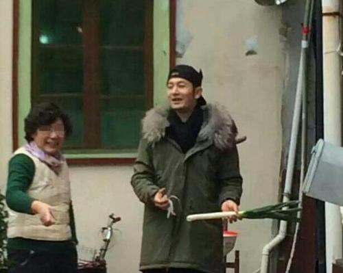 黄晓明现身青岛