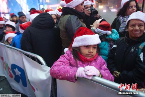 往年，不少消费者把这一天看作准备圣诞礼物或买便宜货的黄金时刻，很多人半夜排队，甚至提前数天搭帐篷露营。
