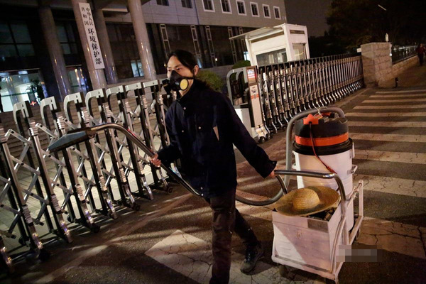 小伙用100天收集北京雾霾 灰尘制成板砖(组图)5