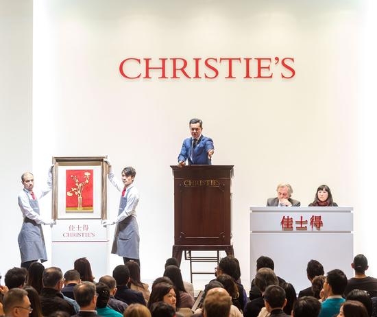 图：全场最高成交价拍品是常玉的《黄桌上的菊花瓶》，成交价达四千六百零四万港元 佳士得供图