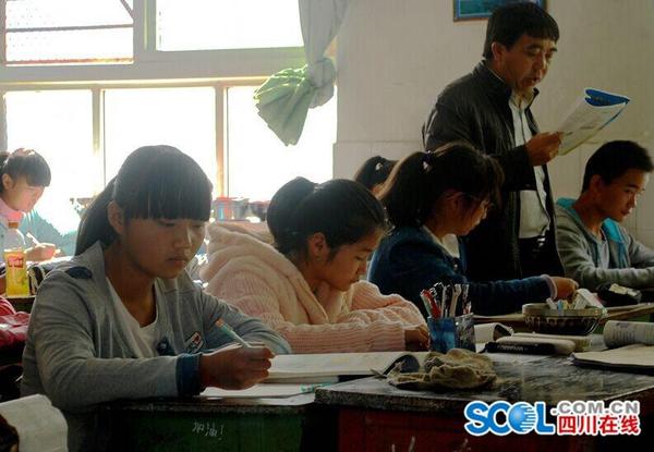 女孩患怪症随时可能突然睡着 最多1天昏睡3次2