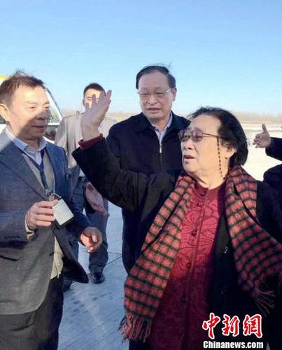 屠呦呦抵斯德哥尔摩颁奖礼着盛装将成看点