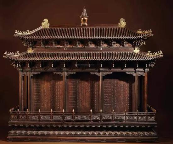 清乾隆 御制紫檀重檐庑殿顶三间式大佛龛