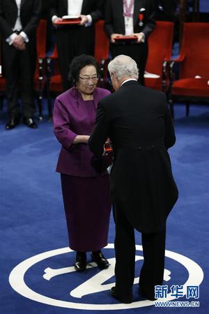 屠呦呦领取“2015年诺贝尔生理学或医学奖” 4