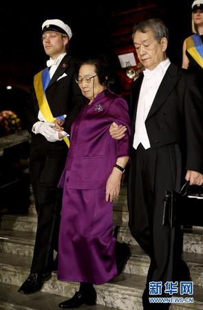 屠呦呦领取“2015年诺贝尔生理学或医学奖” 6