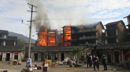 大火烧毁土楼最外圈的四层二十八间房