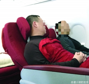 　　男子拒绝调整座椅