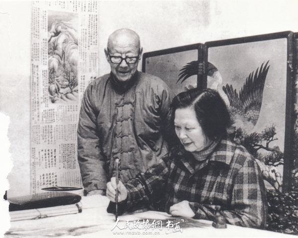 一九七八年，潘素、张伯驹夫妇共同挥毫写丹青。_副本