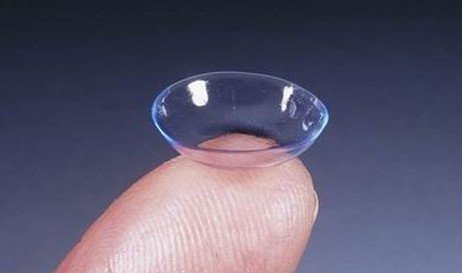 戴隐形眼镜失明