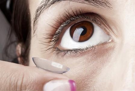 戴隐形眼镜失明2