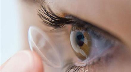 戴隐形眼镜失明3