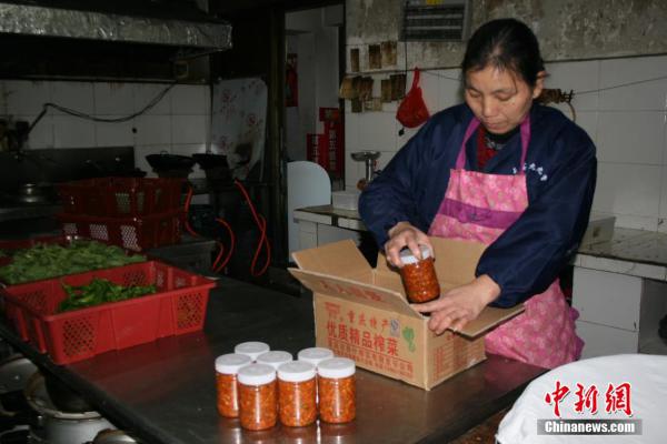 买辣椒酱为女透析