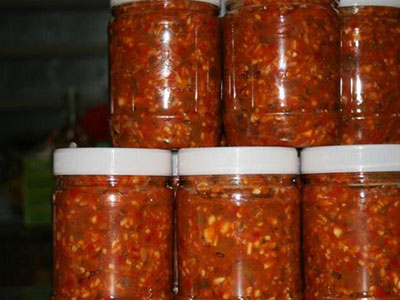 妈妈卖辣椒酱为女透析 网友接力购买一天100瓶