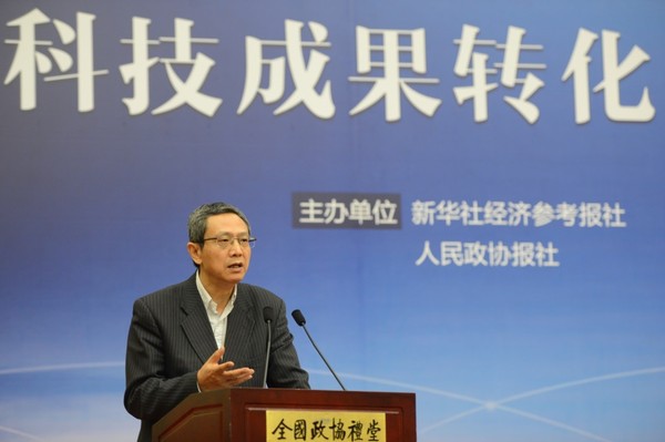 全国政协委员、财政部财政科学研究所原所长贾康发言  人民政协网记者 田福良 摄