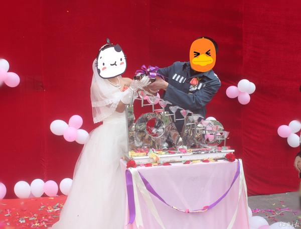 男子入狱12年被女友求婚 监狱为两人办婚礼3