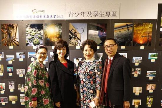 赵雅芝出席慈善活动 携摄影作品为甘肃筹款