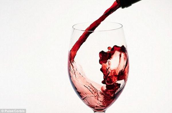 圣诞节要健康饮酒：不同酒色喝法不同