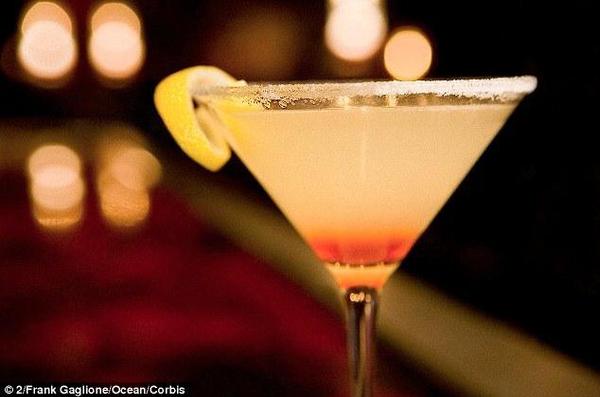 圣诞节要健康饮酒：不同酒色喝法不同