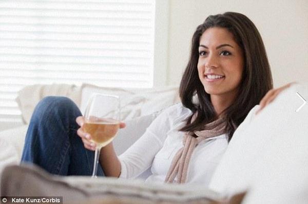 圣诞节要健康饮酒：不同酒色喝法不同