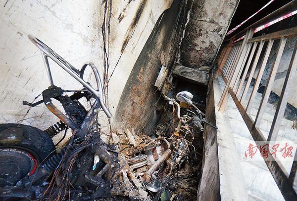 南宁一居民楼发生火灾 疑“电驴”私拉电线充电