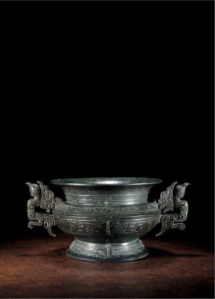 2015西泠秋拍：西周晚期·青铜凤鸟耳尊