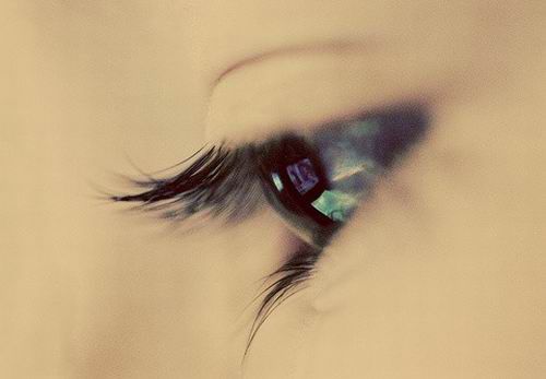 一觉醒来眼睛肿成包子？当心眼过敏